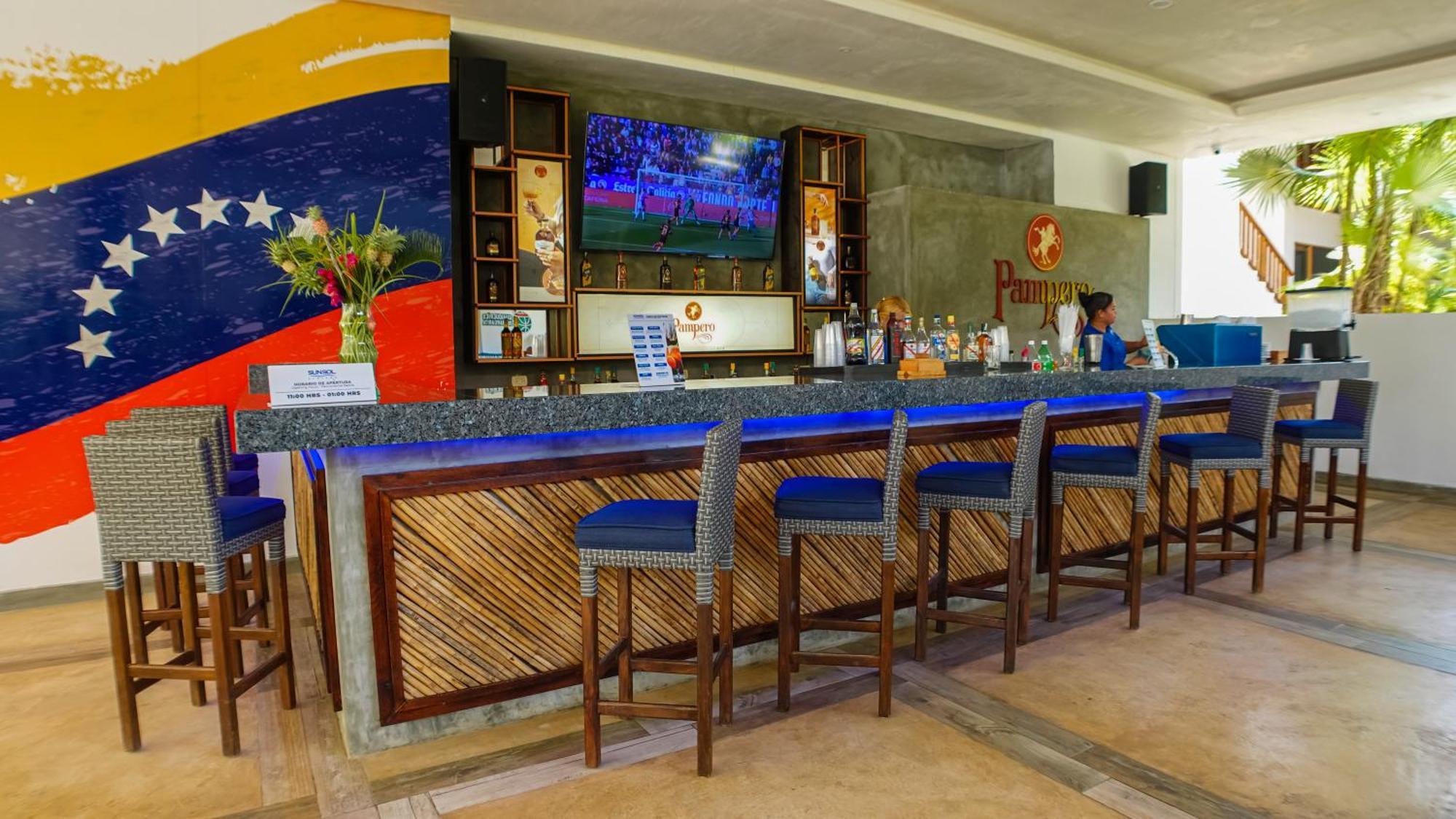 Hotel Sunsol Ecoland à Pedro Gonzalez Extérieur photo